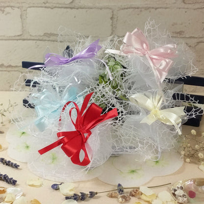allestimento confettata con sacchetto confetti italiani maxtris a rete bianca confezionato coccarda fiocco bigliettino stampato scelta colori nastrini o kit fai da te