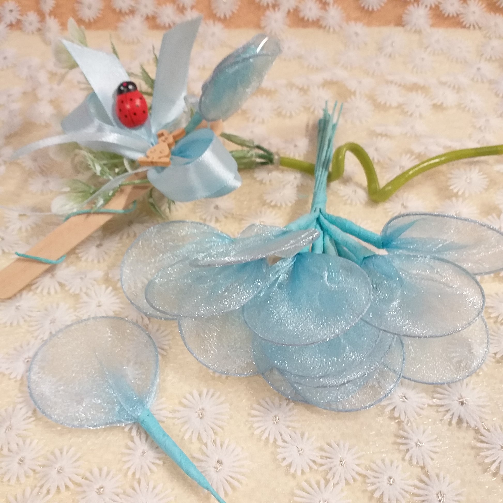 azzurro celeste rametto mazzolino pick foglie racchette portaconfetti gambo stelo tulle ferretto fai da te segnaposto fiori di confetti uso confettata confezione bomboniere scatole