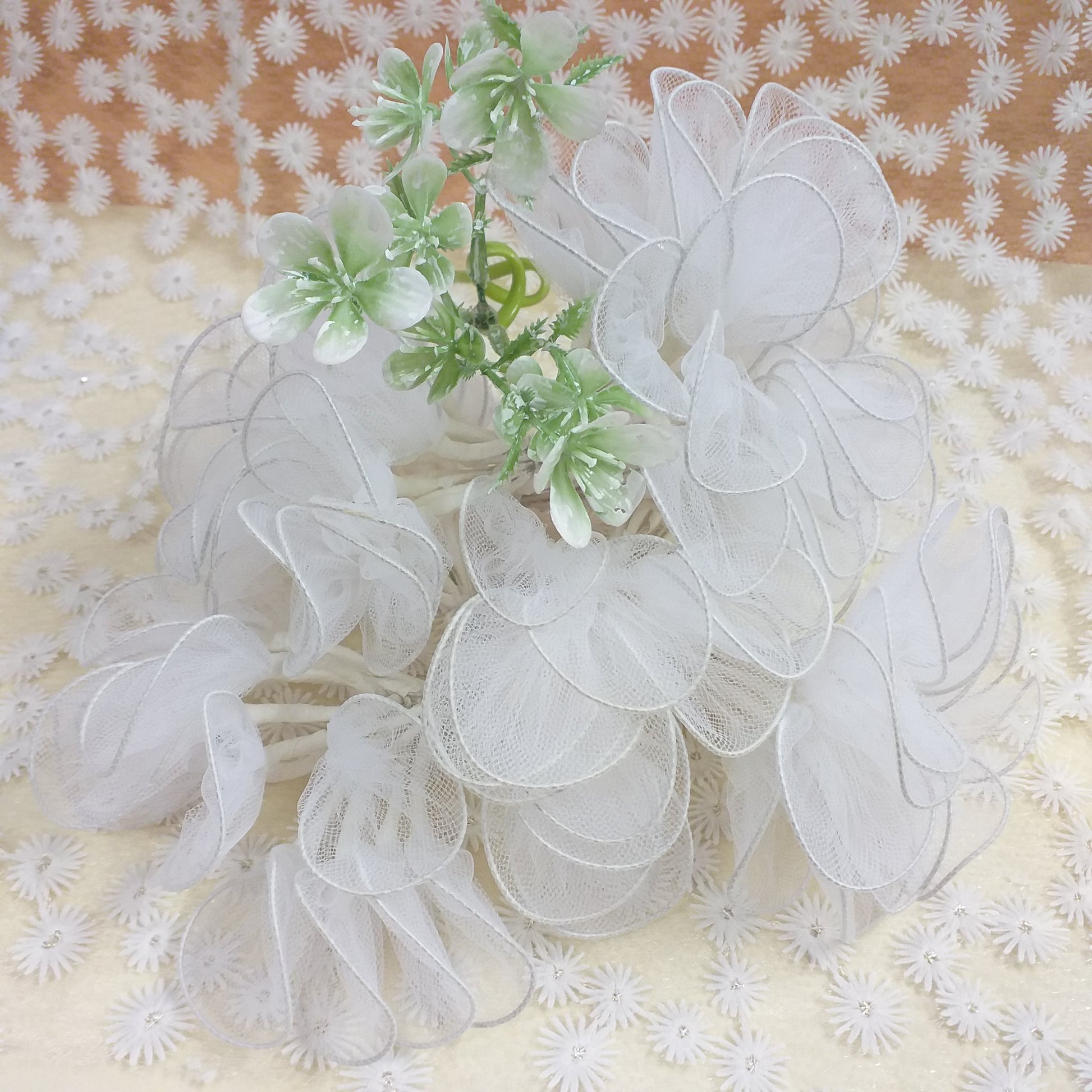 colore bianco rametto mazzolino pick foglie racchette portaconfetti gambo stelo tulle ferretto fai da te segnaposto fiori di confetti uso confettata confezione bomboniere scatole