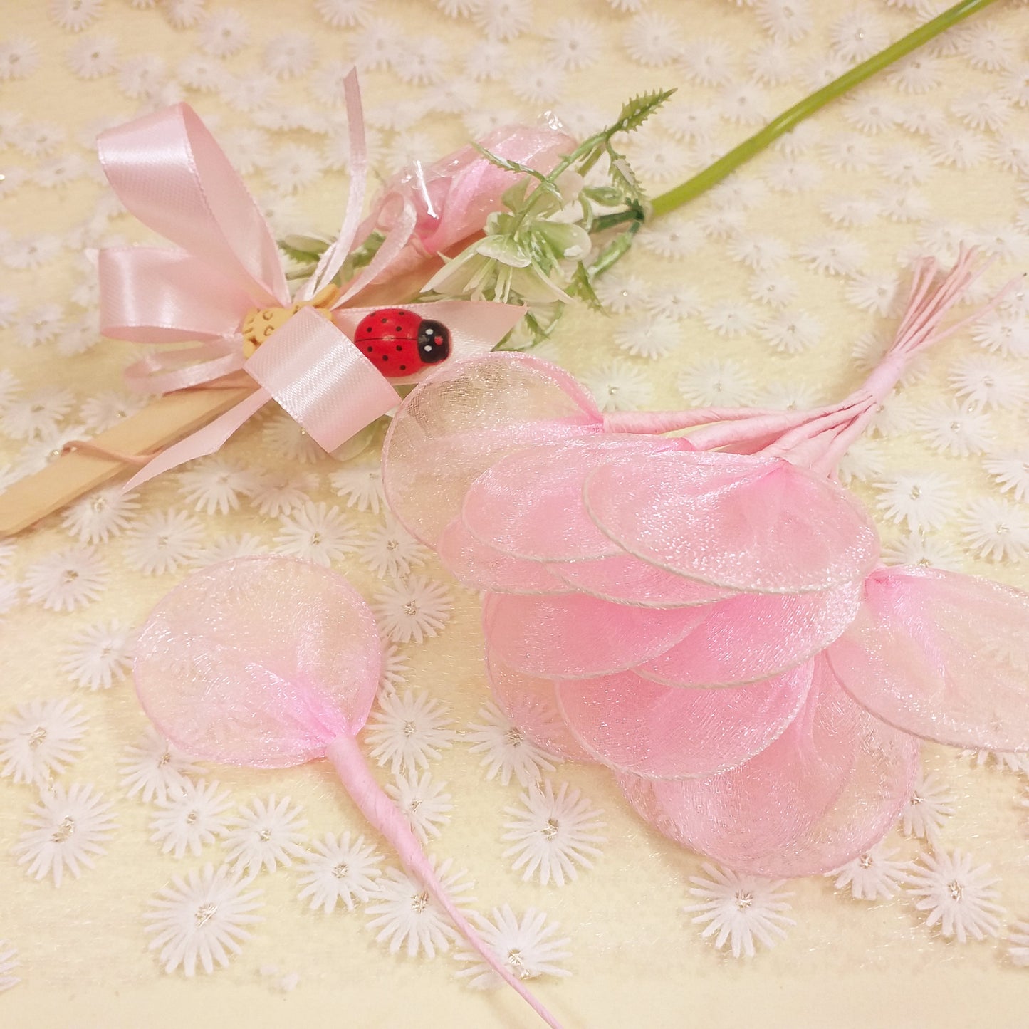 colore rosa rametto mazzolino pick foglie racchette portaconfetti gambo stelo tulle ferretto fai da te segnaposto fiori di confetti uso confettata confezione bomboniere scatole