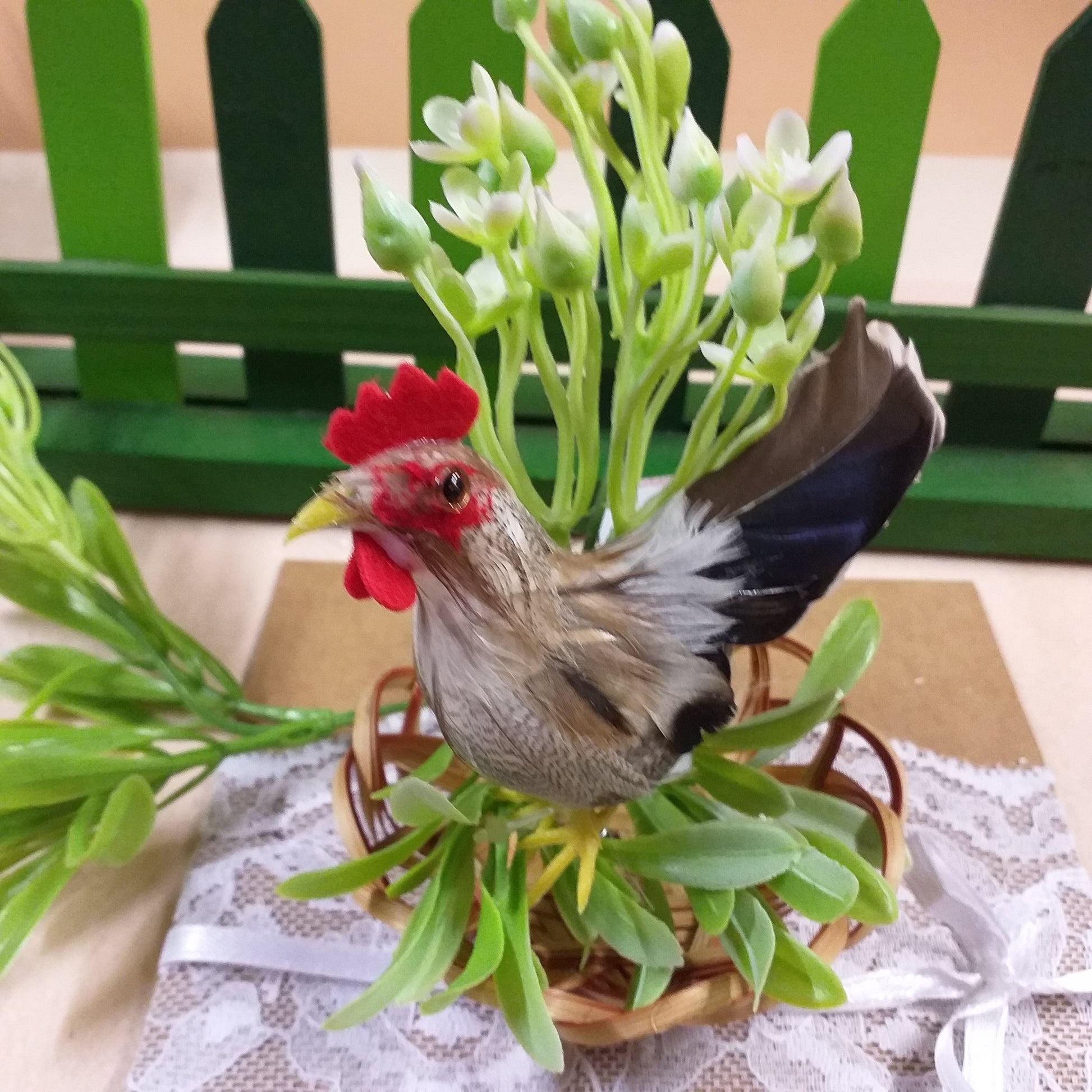 gallo con daisy bianco cestino idea verdi finti artificiali botanica renkalik per composizioni fiori pasquali allestimenti fioristi vetrine