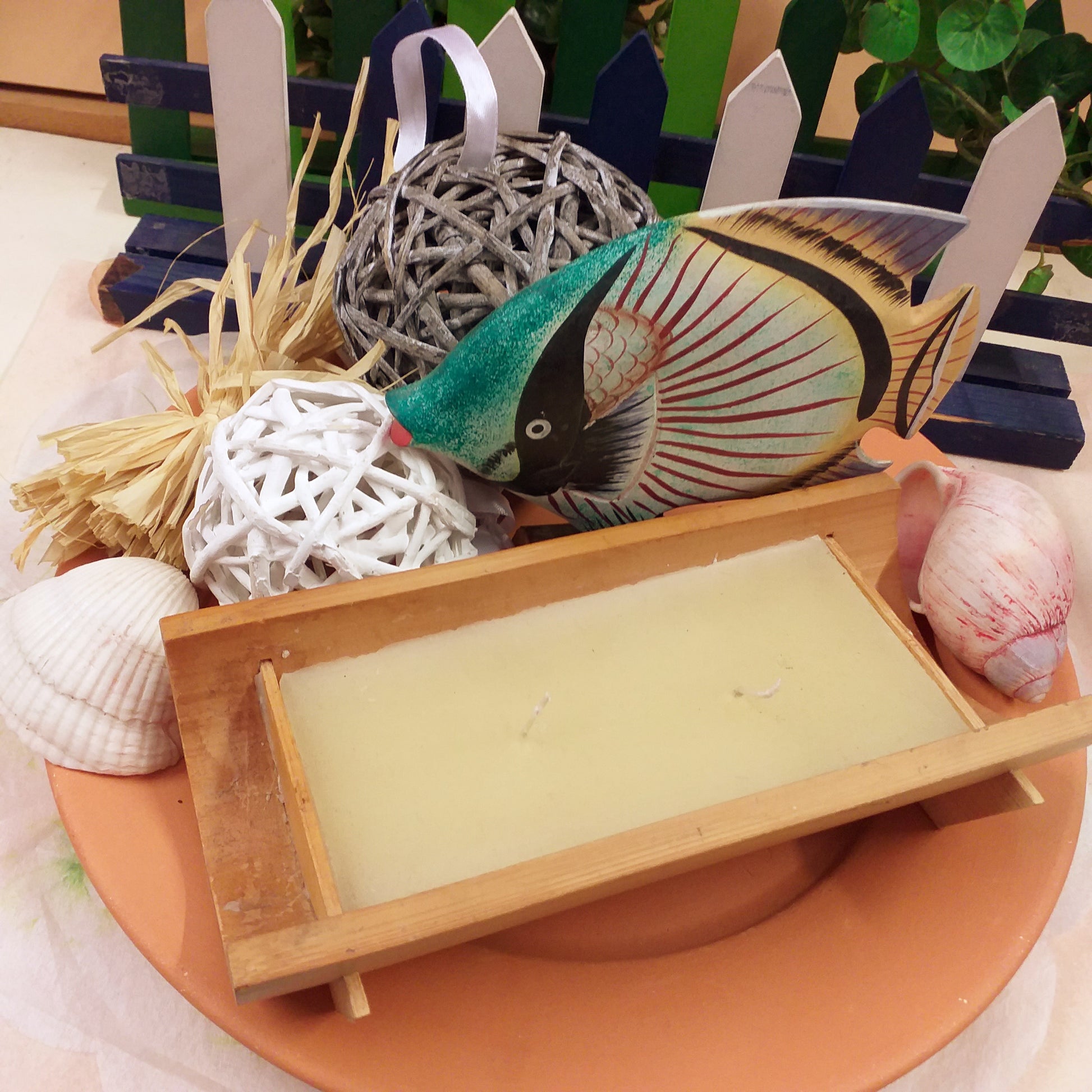 tema mare pesci candela bambù conchiglie fai da te centrotavola con sfera palline globo mappamondo vimini rattan vite viticcio shabby rustico marrone vetrinistica green packaging regalo