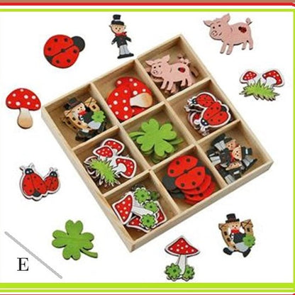 cofanetto 54 legnetti simboli portafortuna applicazioni funghetti coccinelle omino spazzacamino ferro di cavallo quadrifoglio uso segnaposto regalini addobbi decorazioni capodanno san silvestro ultimo dell'anno