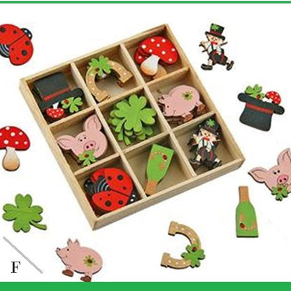 cofanetto 54 legnetti simboli portafortuna applicazioni funghetti coccinelle omino spazzacamino ferro di cavallo quadrifoglio cilindro nero bottiglietta uso segnaposto regalini addobbi decorazioni capodanno san silvestro ultimo dell'anno