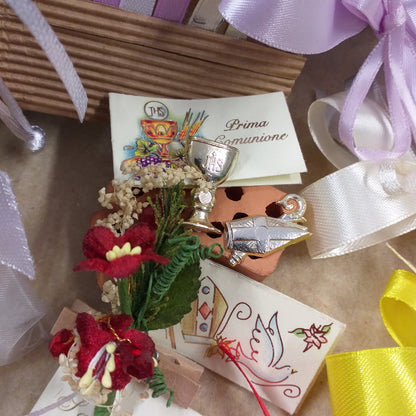 confettata colori confezionamento nastrini Prima comunione Santa Cresima Santo Giorno simboli Calice mitria Colomba bigliettino fiorellini mollettina clip legno