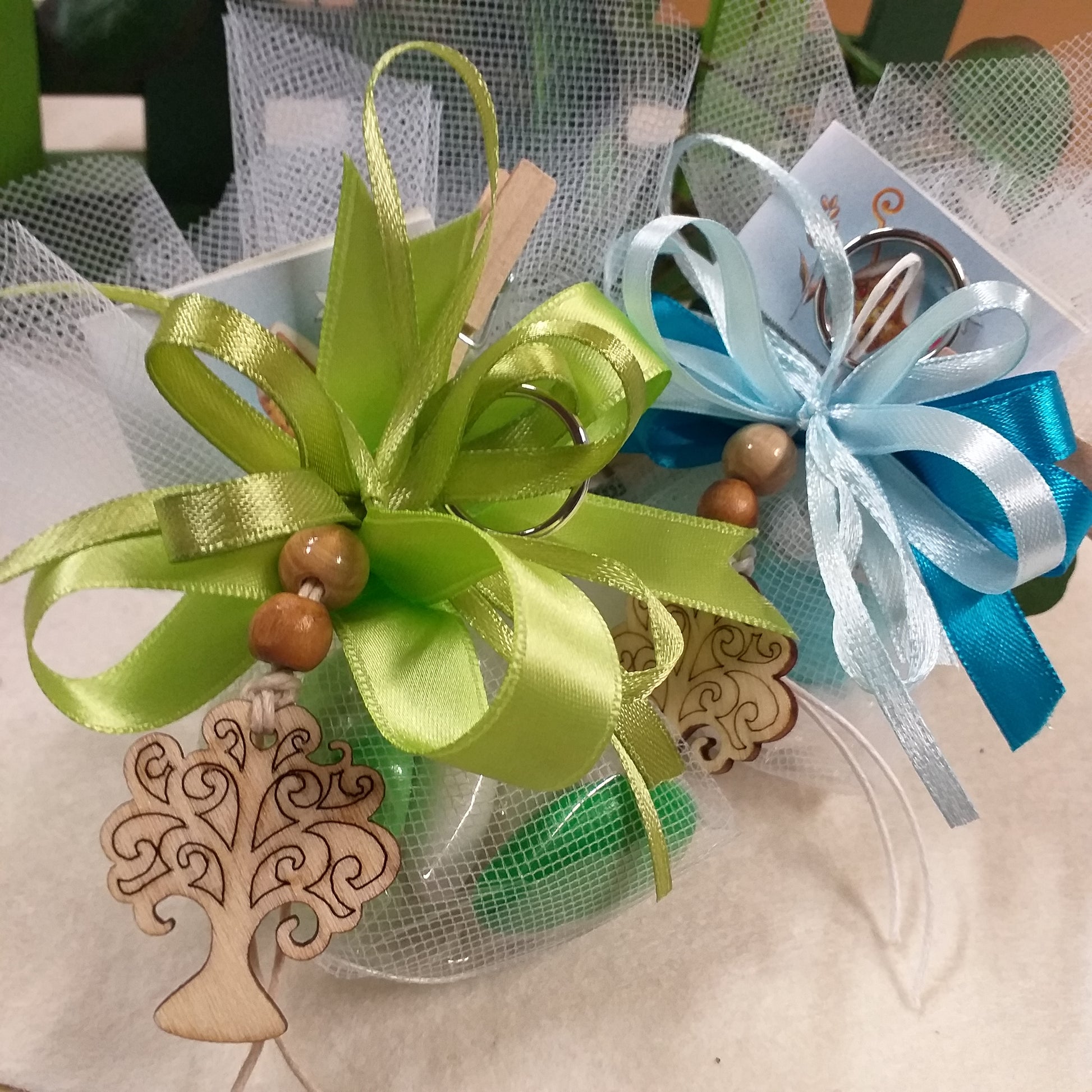 azzurro celeste turchese verde bomboniere albero della vita portachiavi legno confezionate sacchetto italian confetti o kit fai da te con bigliettino comunione cresima battesimo