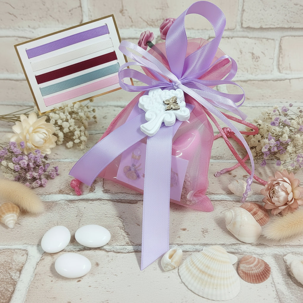 fucsia lilla sacchettini bomboniere organza gessetto albero della vita farfalla legno per confettata e segnaposto matrimonio Prima Comunione Santa Cresima Battesimo bimba femminuccia confezionati confetti e bigliettino personalizzato roselline