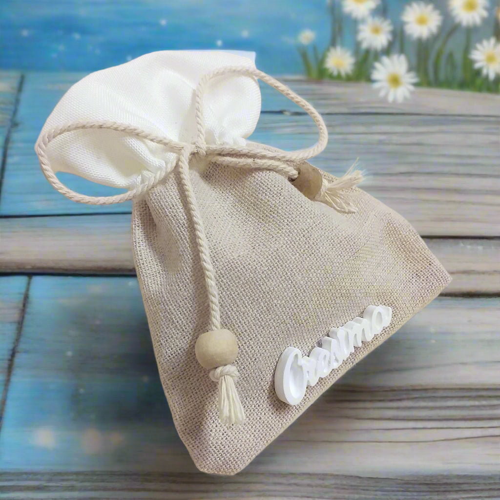 shop bomboniere portaconfetti sacchetti juta-cotone con applicazione gessetto scritta Cresima confezionare confetti stile francescano corda e perle