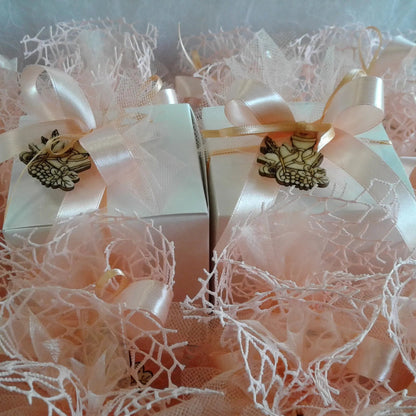 come confezionare con scatole cartoncino avorio panna grandi per bomboniere confezione regalo chiusura fai da te facile packaging prima comunione