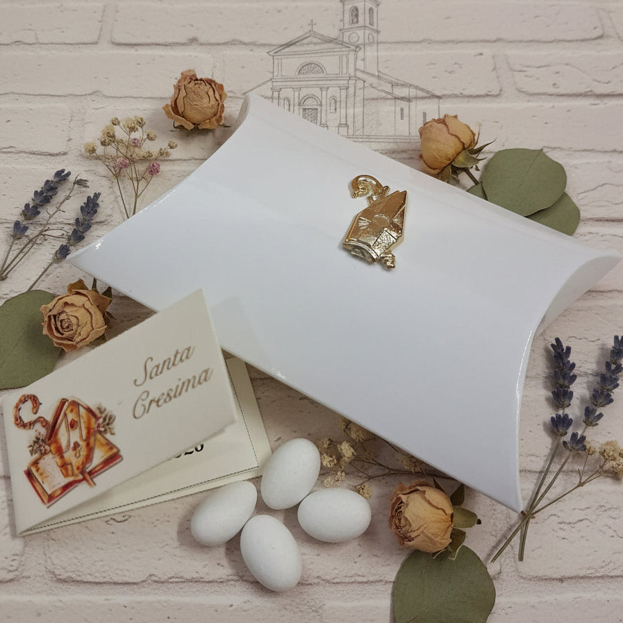 Scatoline portaconfetti bianche shabby chic forma bustine con simboli Mitria oro uso bomboniere Comunione Cresima confettata fai da te