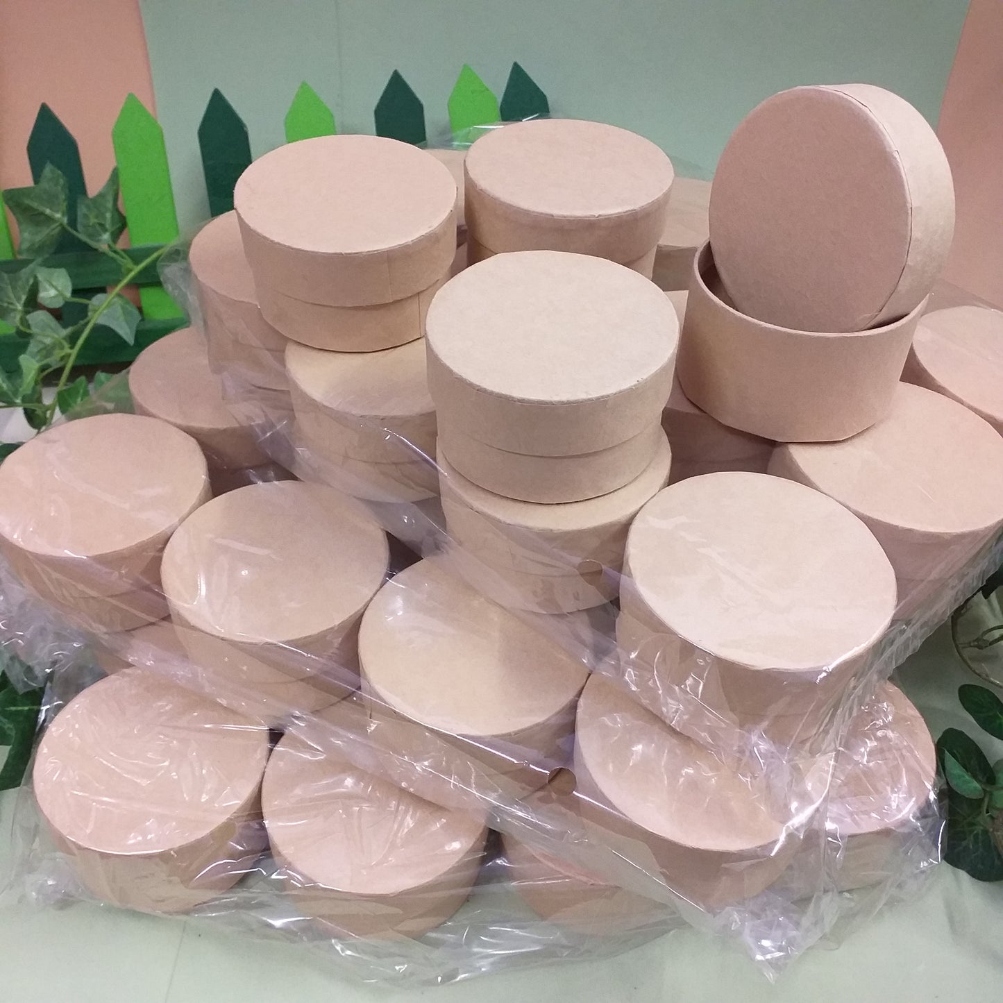 scatoline tonde mini cappelliere di cartoncino liscio beige avana da decorare dipingere pitturare decoupage uso confezioni regalo packaging bomboniere fai da te