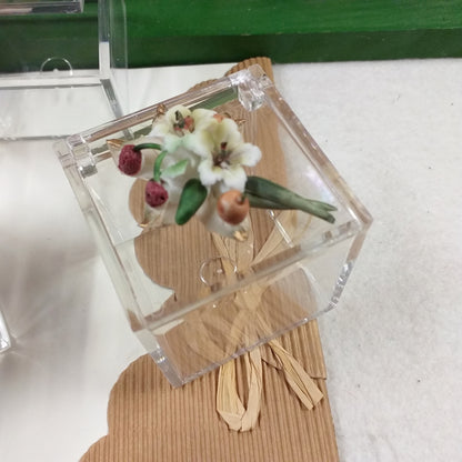 fragoline frutta giglio cubetto plastica rigida plexiglass trasparente scatoline portaconfetti fiori porcellana bomboniere fai da te o confezionate confetti italiani tulle bigliettini