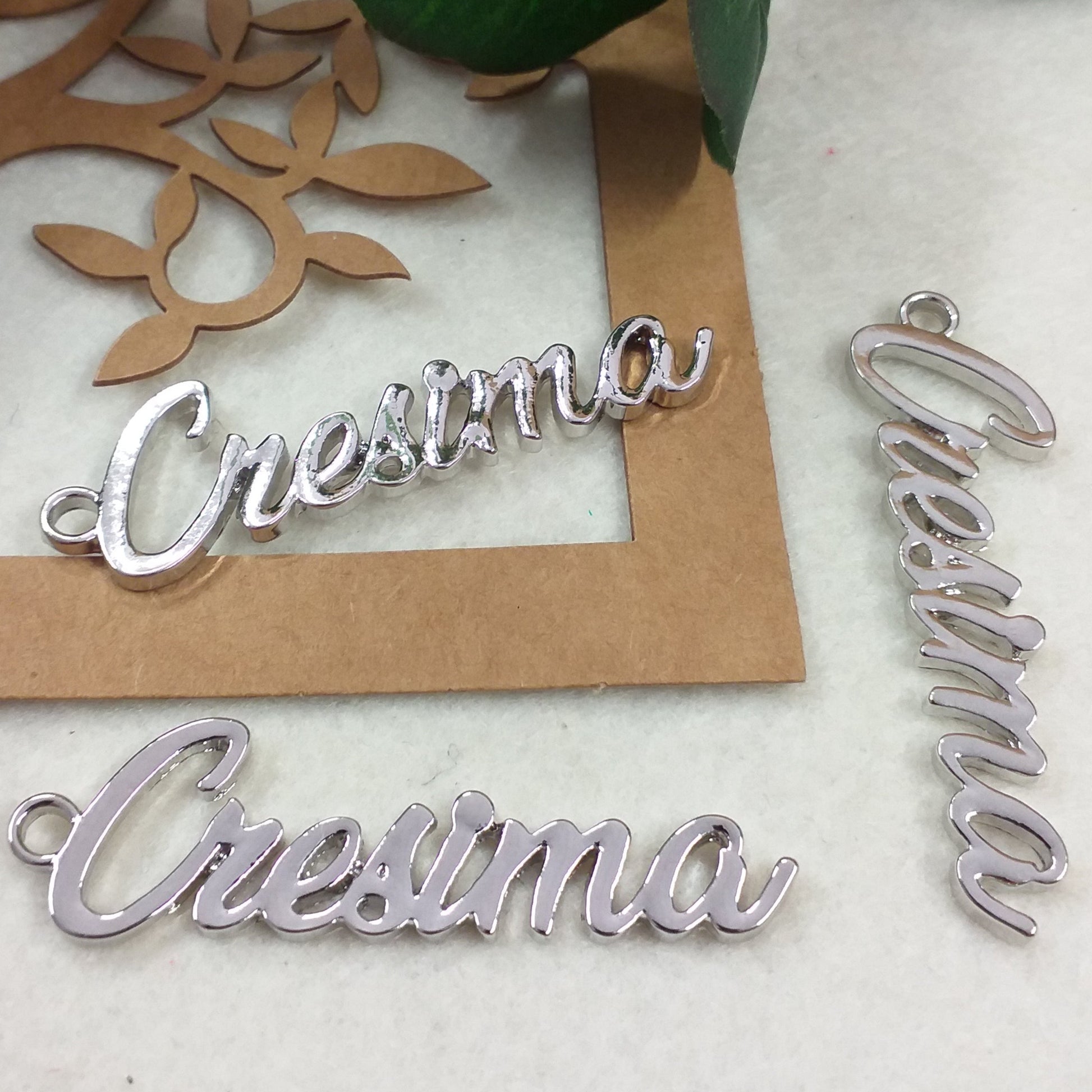 Cresima scritte metallo ciondolo da incollare auguri decorazioni ad uso idee fai da te con applicazioni tag fuoriporta composizione centrotavola bomboniere