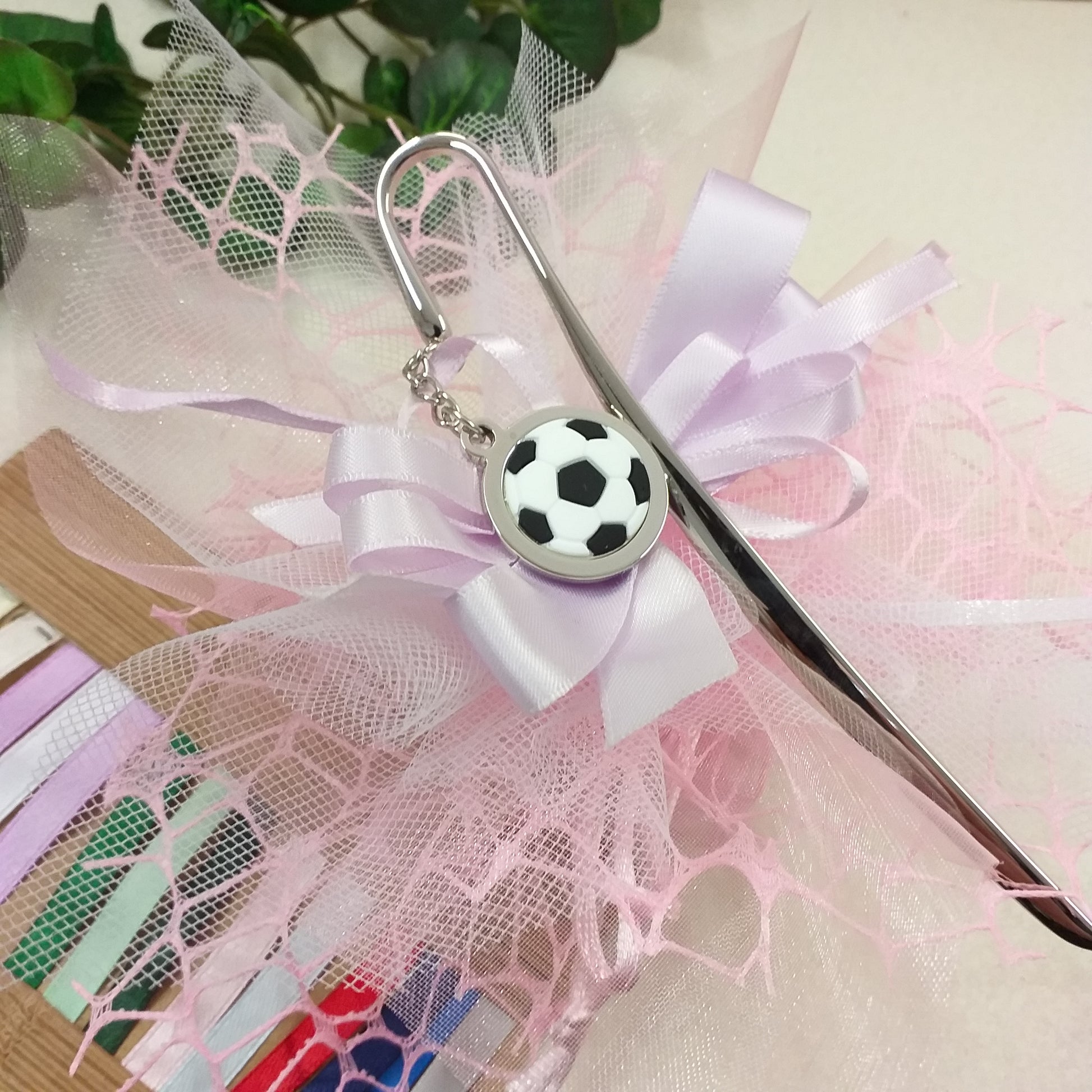 rosa bambina lilla femminuccia packaging segnalibro pallone calcio bomboniere tema sport confezionate Italian confetti sacchetto segnaposto rete pizzo bigliettino Prima Comunione Cresima 18 anni laurea matrimonio