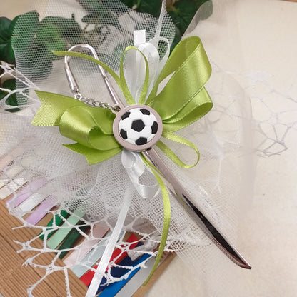 verde bianco packaging confezionare segnalibro pallone calcio bomboniere segnaposto tema sport confezionate Italian confetti sacchetto rete pizzo bigliettino Prima Comunione Cresima 18 anni laurea matrimonio