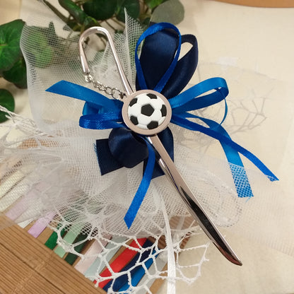 blu e bianco colori packaging confezionare segnalibro pallone calcio bomboniere segnaposto tema sport confezionate Italian confetti sacchetto rete pizzo bigliettino Prima Comunione Cresima 18 anni laurea matrimonio