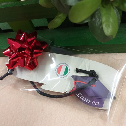 made in Italy retro del segnalibro legno pergamena inchiostro calamaio ciondolo tocco laurea cappello nero cordino da confezionare bomboniera  o gadget ricordino souvenir