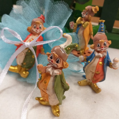 clown pagliacci oggettino ricordino pensierino natalizio confezionato confetti sacchettino celeste statuina bomboniera con pompon coccarda portaconfetti per ragazzi bimbo maschietto ad uso festa babyshower nascita battesimo compleanno 18 anni laurea