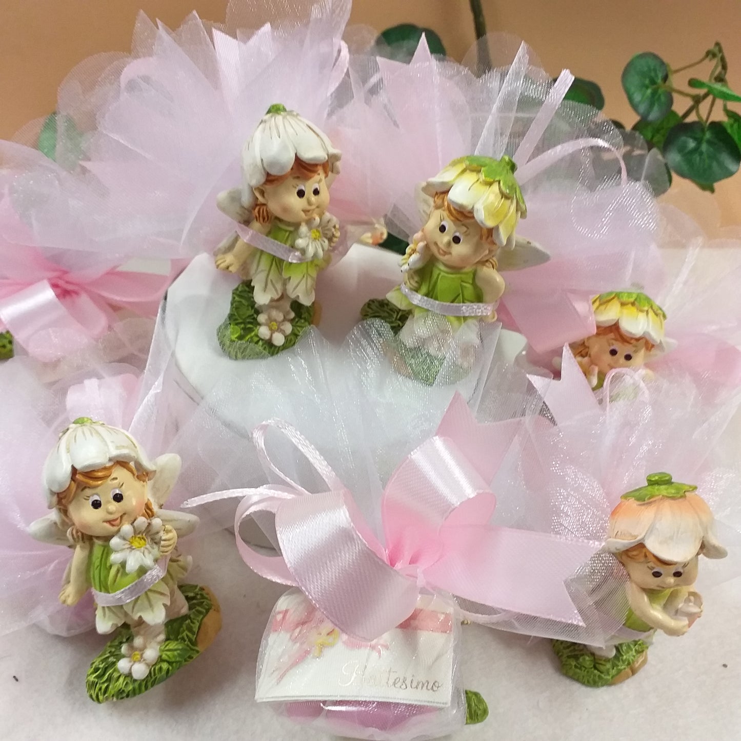 kit fai da te o confezionamento fatina-folletto fiori del bosco confezionate confetti babyshower nascita battesimo compleanno comunione cresima bimba femminuccia rosa e bianco modello torta