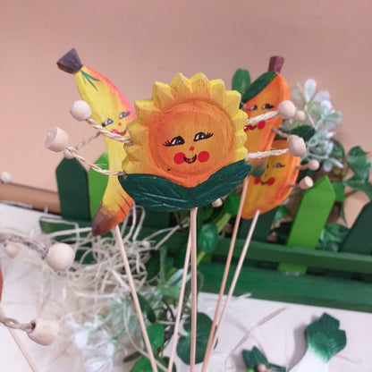 carote zucca girasole frutta verdura pupazzi braccia gambe mani piedi corda legno applicazione pick stelo decorazioni fioristi packaging piante bastoncino ciondoli idea natale capodanno segnaposto bomboniera halloween