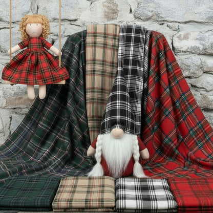 vetrina Scotland stafil verde rosso blu nero beige panno tessuto scozzese lana sintetica stoffa tartan a quadretti uso cucito cuscino Natale addobbi decorazioni fai da te hobbistica creativa gnomi streghetta befanella