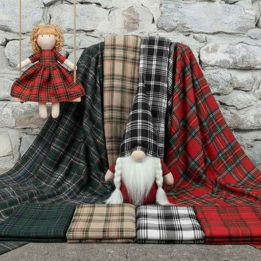 vetrina Scotland stafil verde rosso blu nero beige panno tessuto scozzese lana sintetica stoffa tartan a quadretti uso cucito cuscino Natale addobbi decorazioni fai da te hobbistica creativa gnomi streghetta befanella