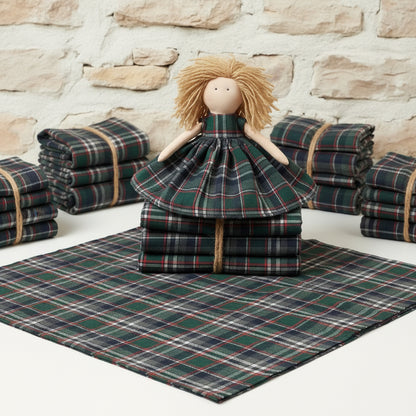 vetrina Scotland stafil 50 x 68 cm verde rosso blu panno tessuto scozzese lana sintetica stoffa tartan a quadretti uso cucito cuscino Natale addobbi decorazioni fai da te hobbistica creativa gnomi streghetta befanella bambola di pezza