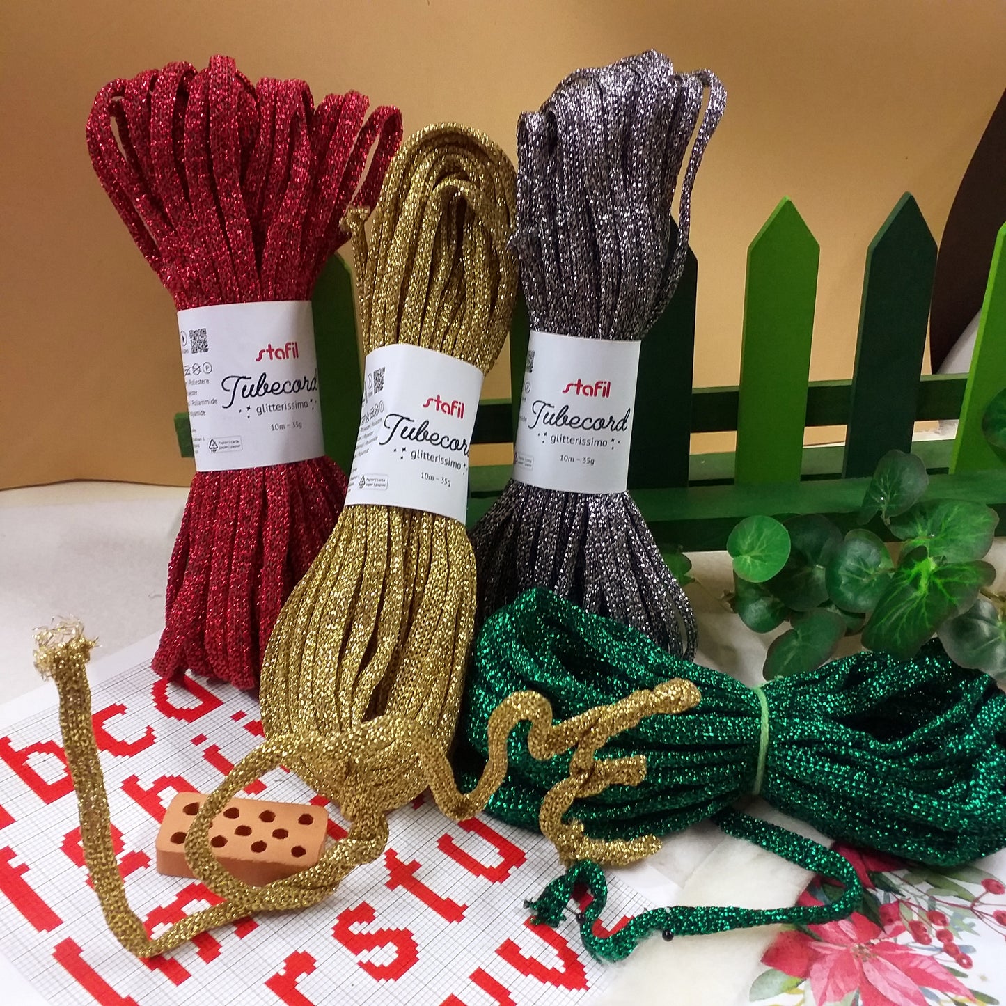 frase scritta love colore oro tricotin corda tubolare cordoncino da riempire di filo modellabile filato brillantini glitter scritta cordino lurex glitterissimo lamè stafil tubecord pronto per nomi ghirlande fuoriporta packaging pacchi confezioni regalo Natale