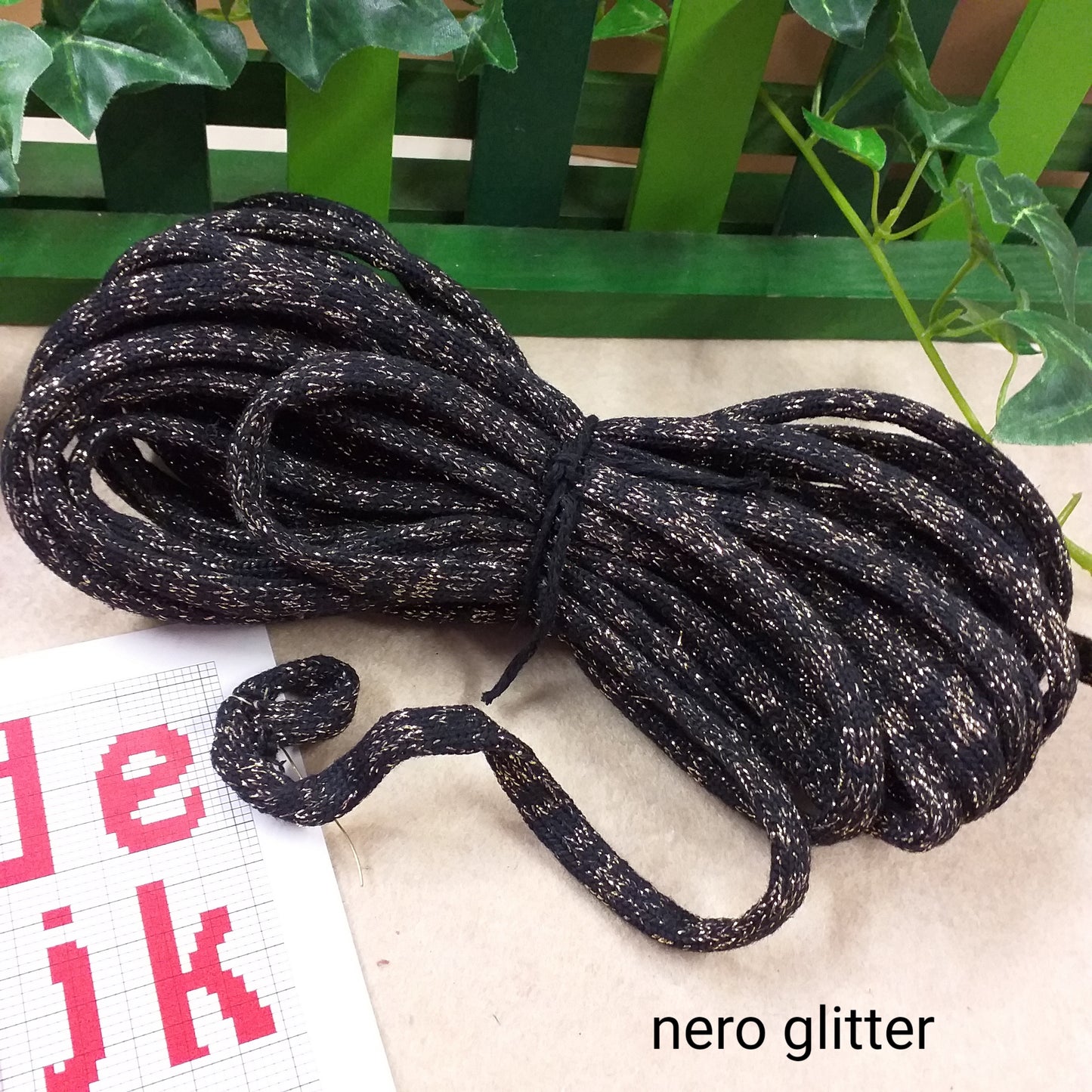 tricotin da riempire di filo modellabile filato brillantini nero glitter oro corda scritta cordino lurex glitterissimo lamè stafil tubecord cordoncino tubolare pronto per nomi ghirlande fuoriporta centrotavola packaging pacchi confezioni regalo Natale