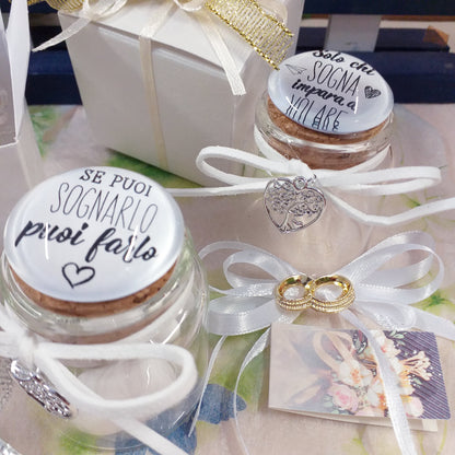 confettata con frasi scritte su tappo bianco ceramica barattolo anniversario matrimonio cinquantesimo nozze d'oro Italian bomboniera portaconfetti confezionato 5 confetti nastrino applicazione simboli bigliettino personalizzato su vasetto vetro