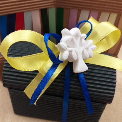 scelta colori squadre di calcio per gessetto albero della vita segnaposto bomboniere Parma giallo blu confezionate confetti vetrina città italiana cultura 