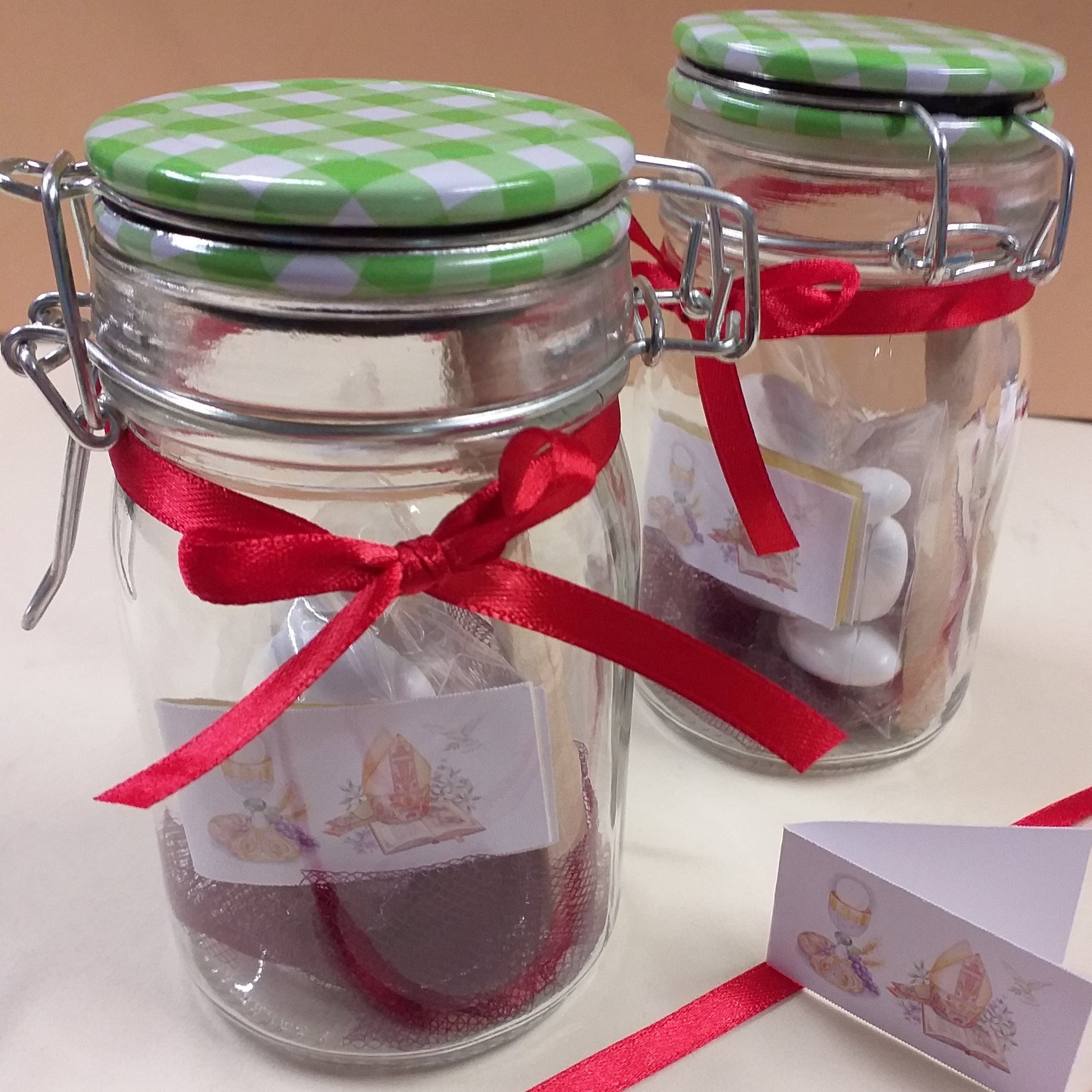 barattolo portaconfetti vetro cucchiaio legno bomboniere Comunione Cresima vasetto ermetico con tappo ceramica verde scozzese confezionato 7 confetti nastro bigliettino personalizzato tulle