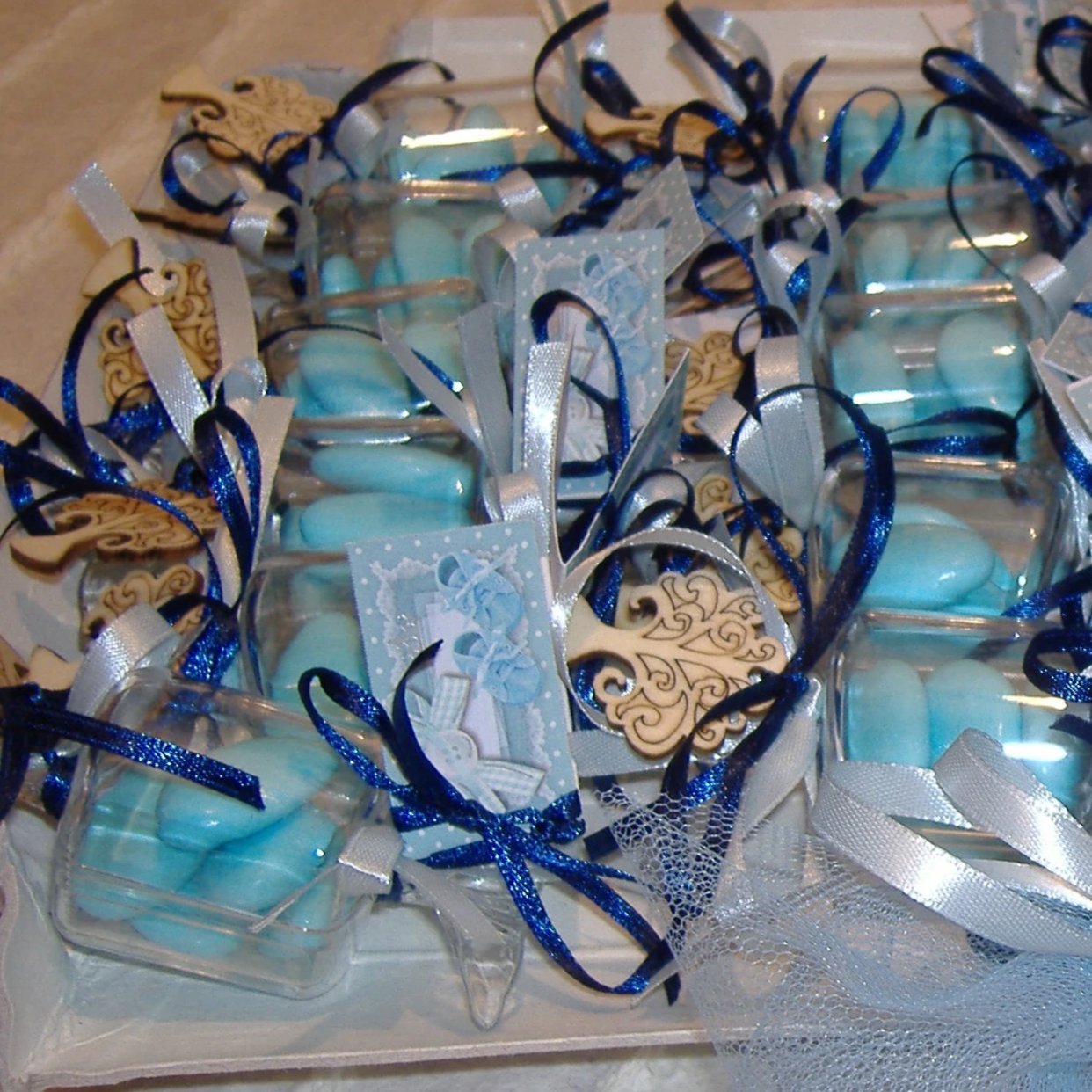 confettata di bomboniere prima comunione 5 confetti bambino ciondolo albero della vita legno