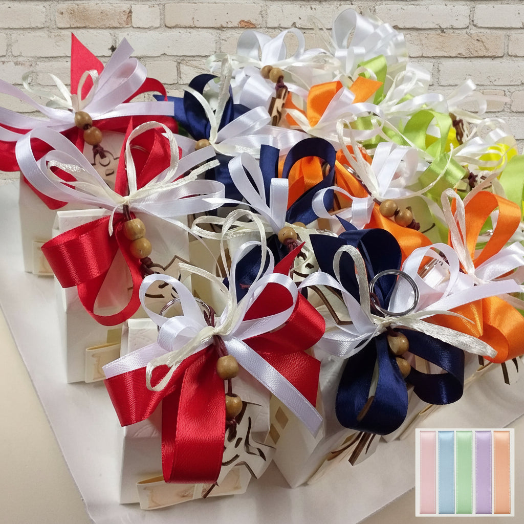 casetta chiesetta scatoline bomboniere Prima Comunione Santa Cresima portachiavi Croce tau legno personalizzate assortite colori misti vari confezionate confetti uso ricordini sacri religiosi maestre catechiste con bigliettino simboli