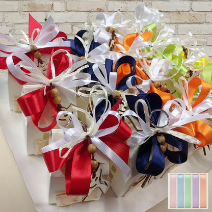 casetta chiesetta scatoline bomboniere Prima Comunione Santa Cresima portachiavi Croce tau legno personalizzate assortite colori misti vari confezionate confetti uso ricordini sacri religiosi maestre catechiste con bigliettino simboli