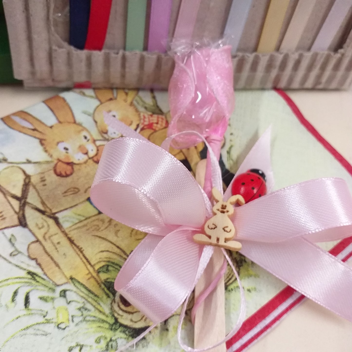 segnalibro rosa bimba femminuccia applicazione ciondolo legno coniglietto bebè palloncini confezionata bomboniera offerta 1 euro nascita babyshower segnaposto battesimo confetto monoporzione foglia tulle coccarda nastro