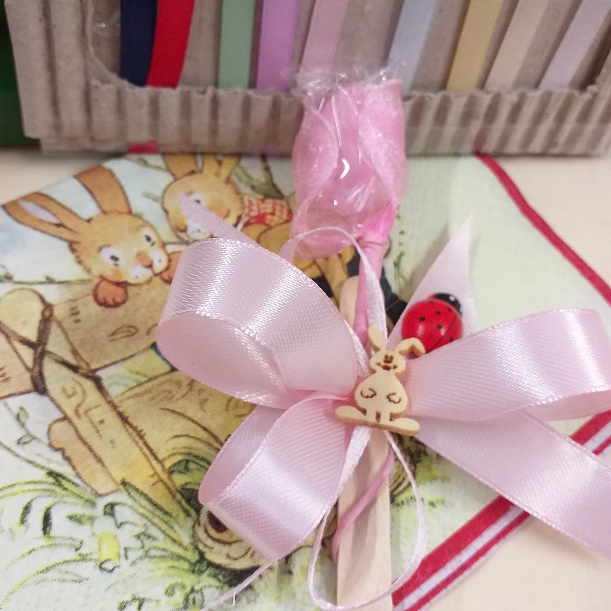 segnalibro rosa bimba femminuccia applicazione ciondolo legno coniglietto bebè palloncini confezionata bomboniera offerta 1 euro nascita babyshower segnaposto battesimo confetto monoporzione foglia tulle coccarda nastro