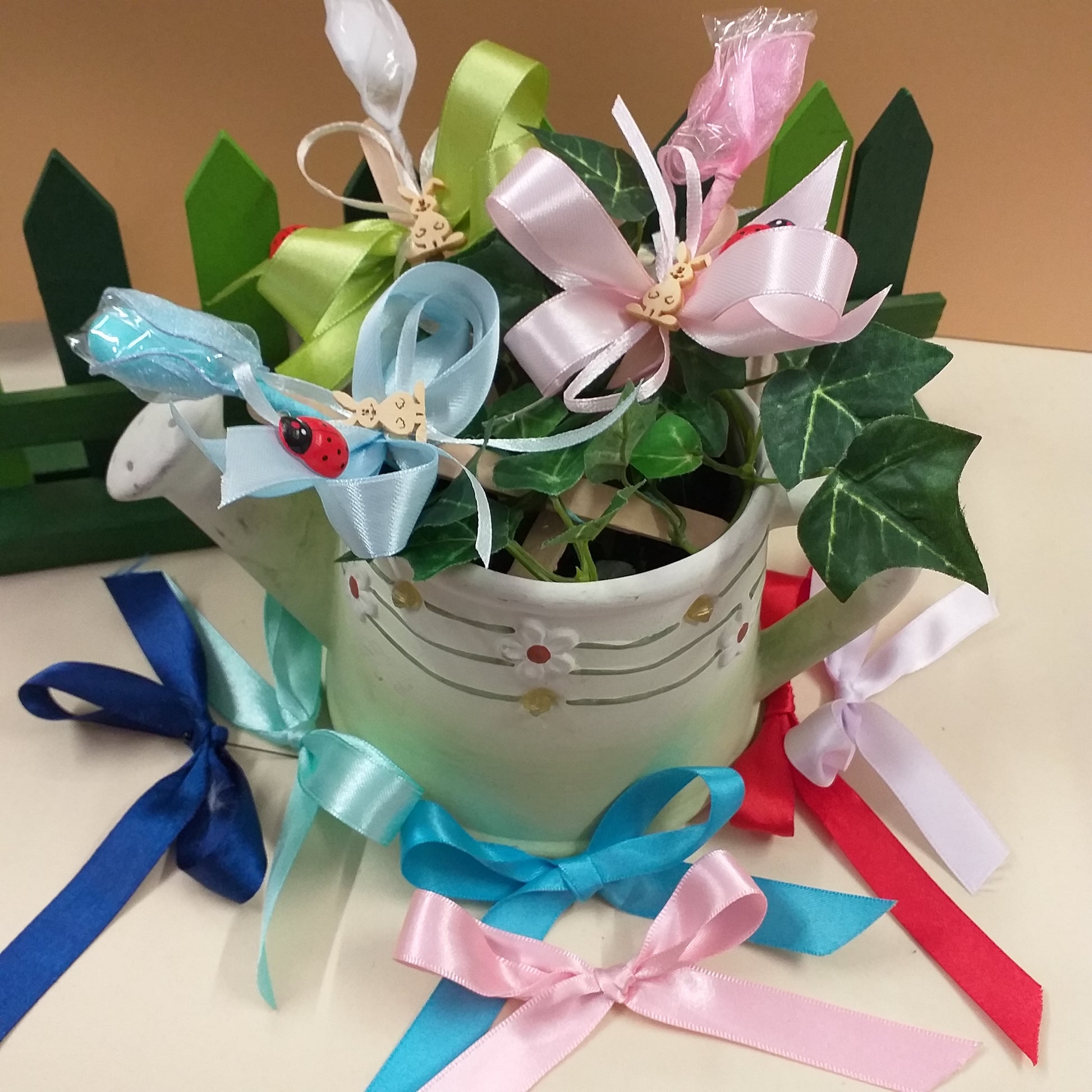 per gemellini rosa bimba celeste bimbo maschietto applicazione ciondolo legno coniglietto bebè palloncini cuoricini confezionata bomboniera offerta 1 euro nascita babyshower segnaposto battesimo confetto monoporzione foglia tulle coccarda nastro