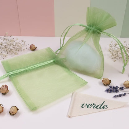Colore verde bustine organza sacchettini porta confetti porta lavanda porta petali fiori profumati uso confezionamento confetti bomboniere packaging regalini