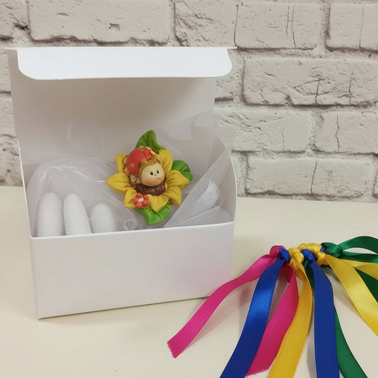 coccinelle portafortuna oggettini su fiore effetto-ceramica bomboniere fai da te e confezionate confetti Battesimo matrimonio laurea comunione con scatoline scrigno cofanetto bianco