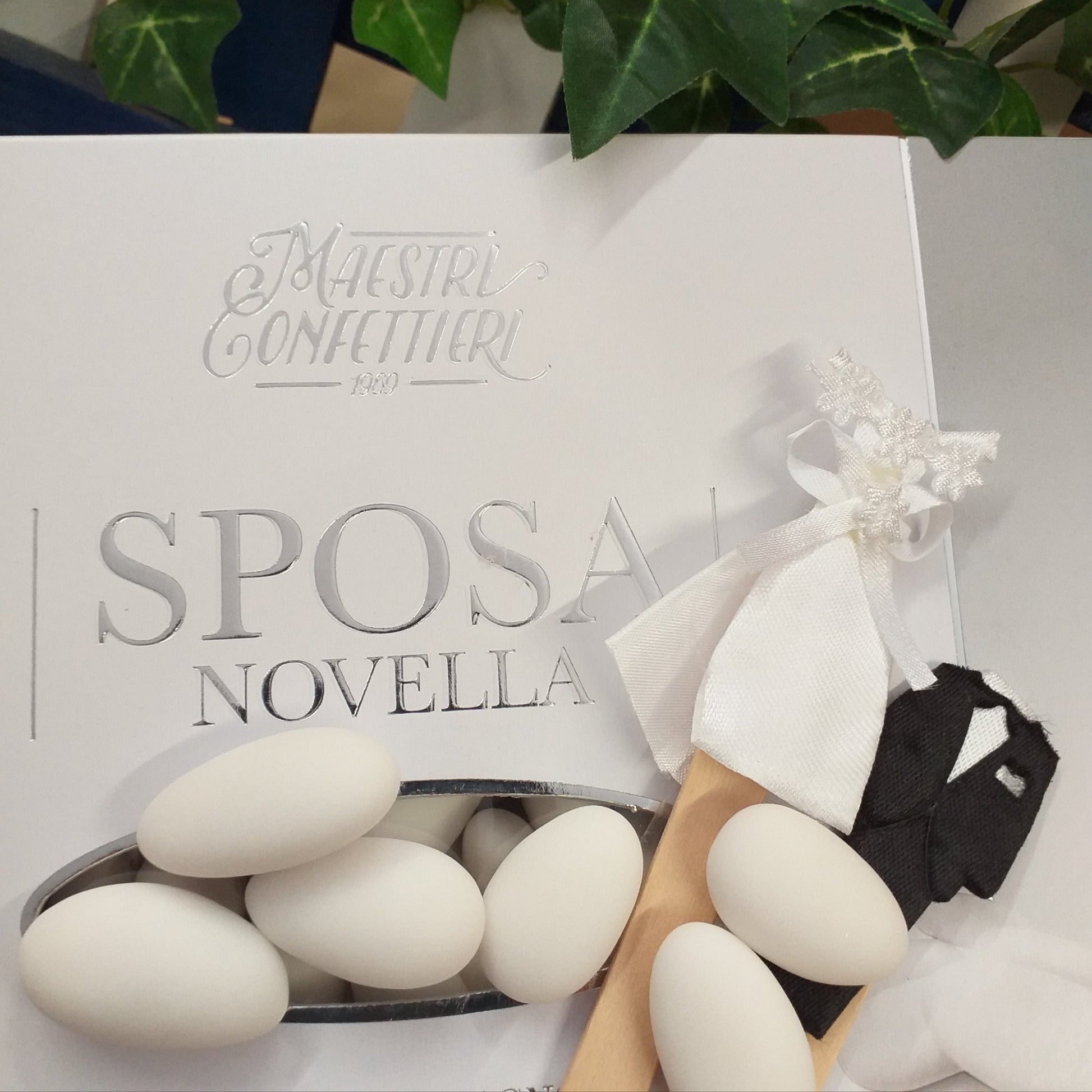 Sposa Novella Maestri confettieri Maxtris confetti italiani al kg bianchi mandorla classica uso fai da te bomboniere alta resa confettata confezionamento sacchetti matrimonio Comunione Battesimo nascita