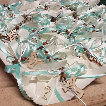 bianco verde acqua bomboniere ricordini comunione cresima segnaposto aprifesta croce tau francescana legno portachiavi cordino perline personalizzati sticker Calice simboli dorati