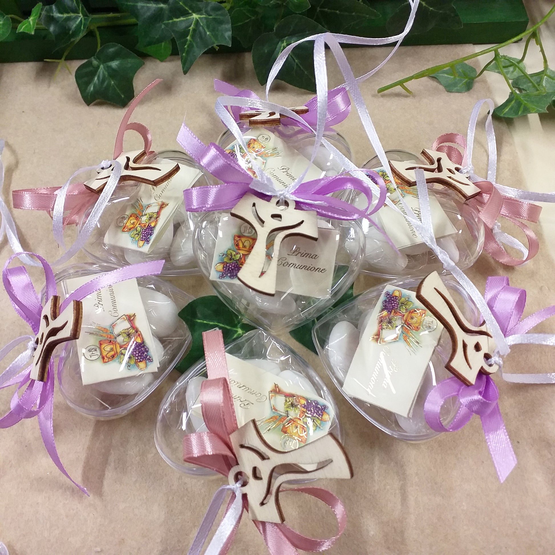 Bianco rosa lilla cuore ciondolo legno Croce Tau sacra francescana confezione confetti bianchi bomboniere Comunione cuoricini Cresima scatoline