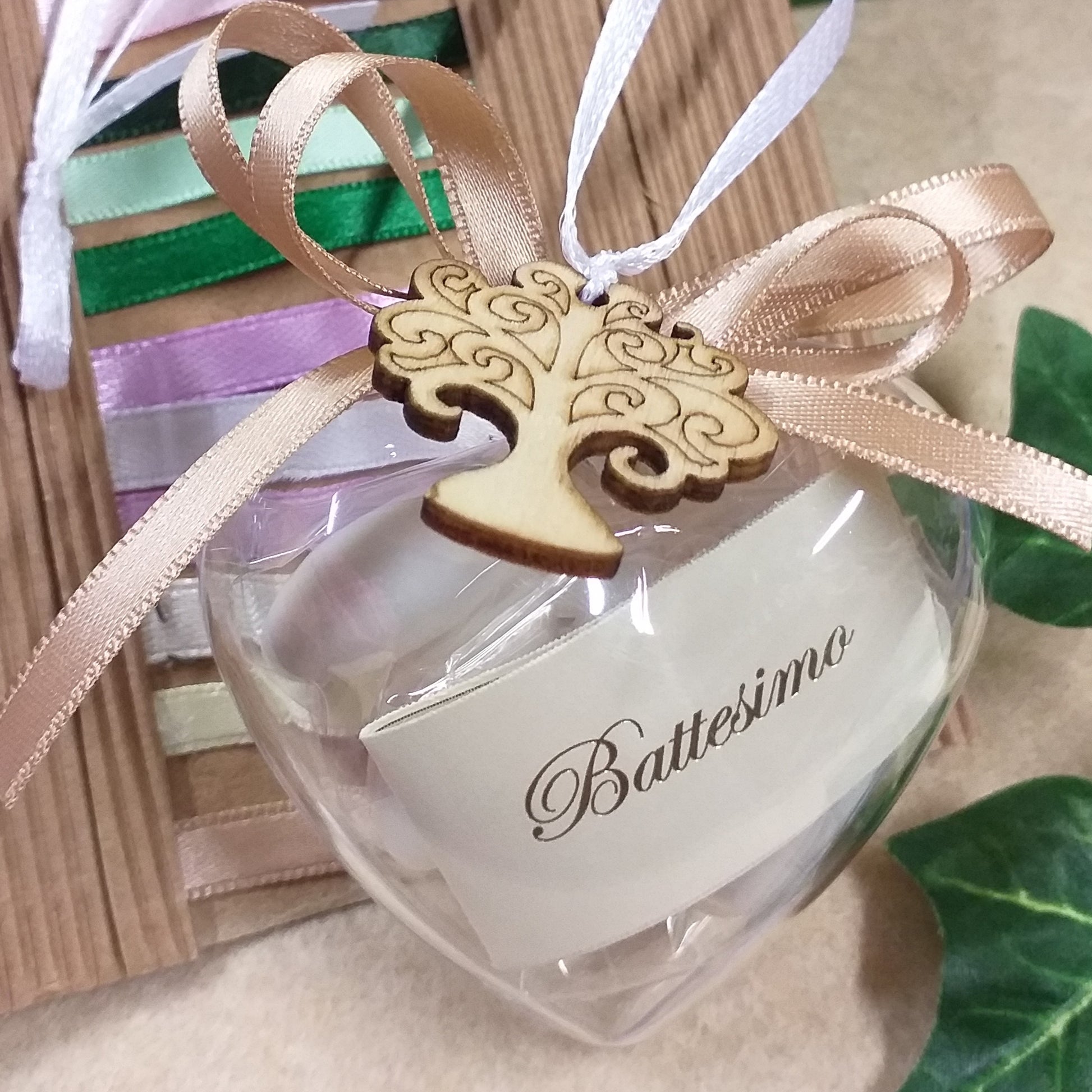 cuori bomboniere albero vita ciondolo legno confezione per battesimo bigliettino confetti versione bambina bianco tortora
