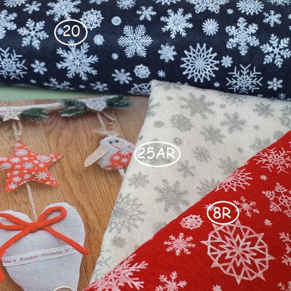 pannolenci stampato Natale feltro morbido fantasia fiocco di neve blu rosso panna argento rotoli fogli tessuto natalizio stoffa uso per decorazioni addobbi albero gnomi bambole vetrinistica packaging allestimento shop online