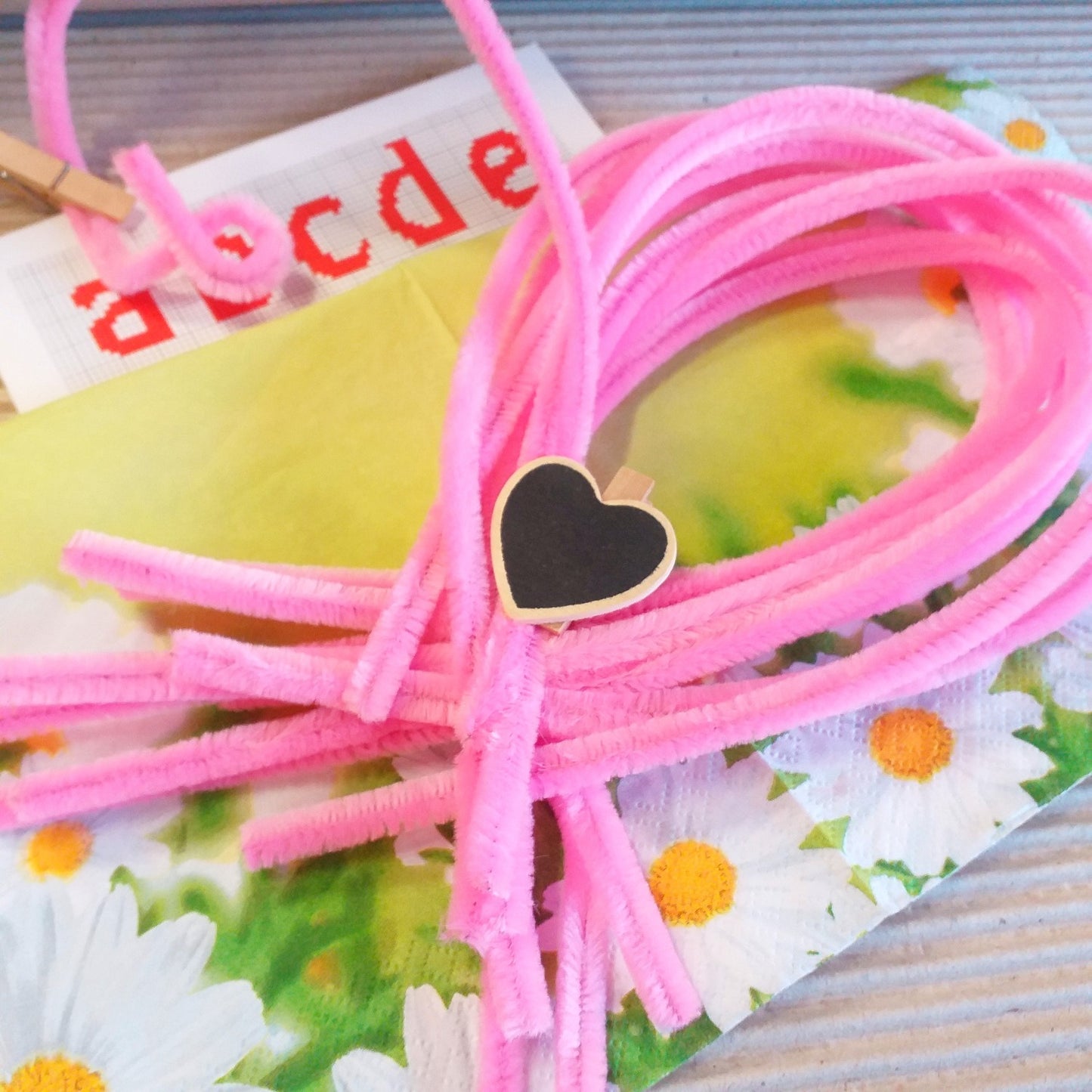 colore rosa fili di ciniglia uso creare lavoretti pasquali bambini braccia angioletti bamboline lettere alfabeto con scovolini decorativi bastoncini ferro animato modellabili anima metallo arts craft