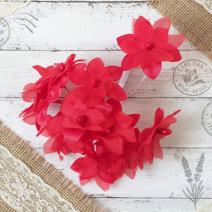 Fiori rossi per bomboniere fai da te di stoffa organza per laurea con steli gambi e pistilli packaging san valentino festa della mamma confezionare pacchi regalo regalini ricordini