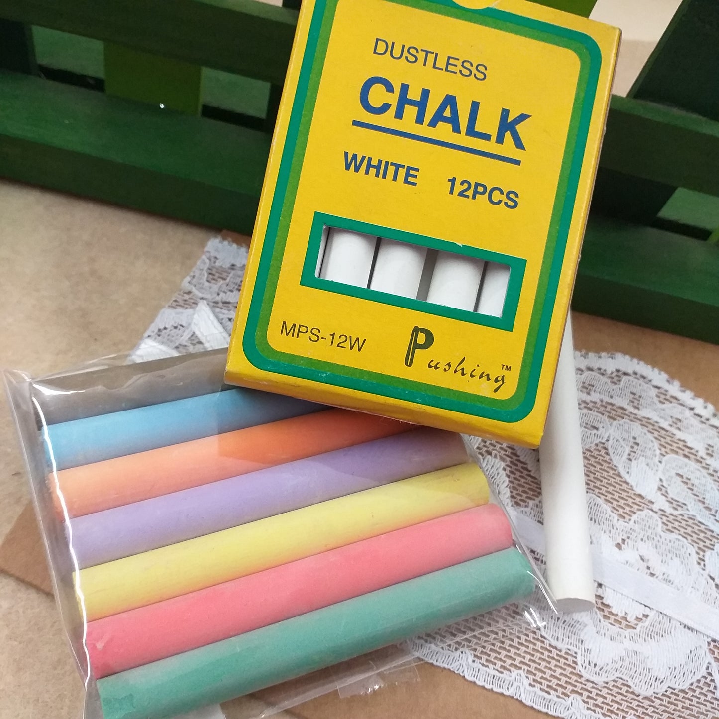 gessetti rotondi bastoncini bianchi colorati misti assortiti per pittura su fommy gomma crepla carta eva crespata o scrivere dipingere colorare lavagna di ardesia