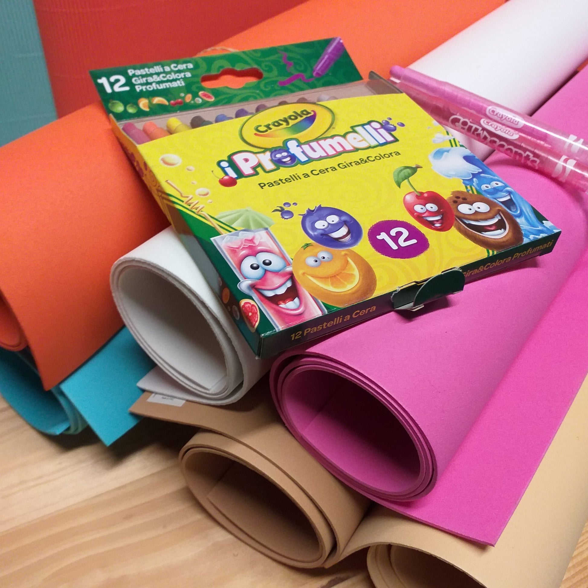 kit 6 rotoli gomma crepla carta eva pastelli a cera profumati profumelli per fommy morbido dipingere sfumare colorare profumare