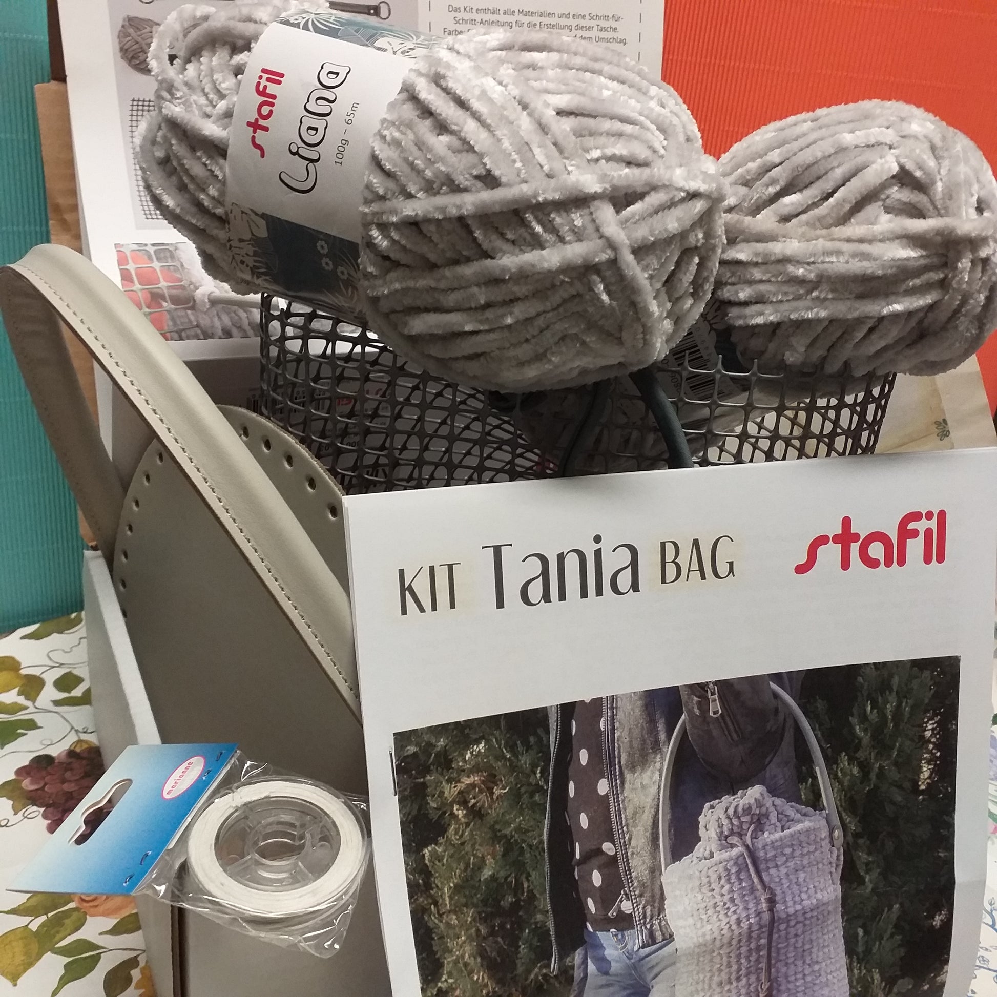 kit Tania bag Stafil Diy spiegazioni materiale realizzare borsa fettuccia ciniglia e accessori ecopelle fondo tondo manico occhiello completa di rete canvas cordino cerato istruzioni tutorial passo passo